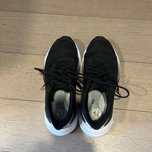 Lululemon blissfeel run sneakers